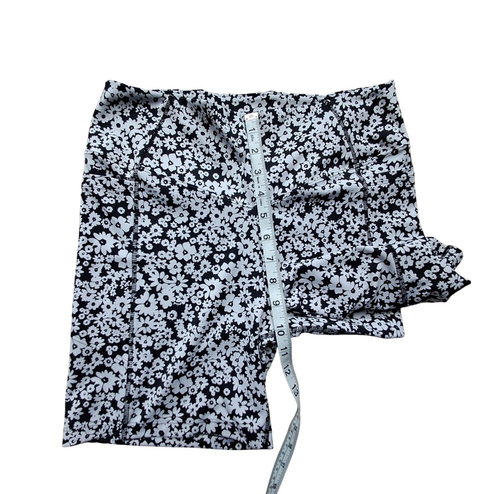 PINK Victoria's Secret Active Floral Daisy Biker Shorts Size Large Pockets - Picture 5 of 8